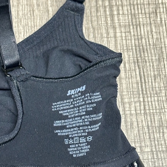 SKIMS Black Sculpting Bralette Bra | Adjustable Straps | Like New - Picture 5 of 5
